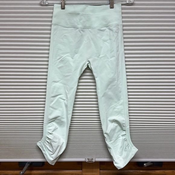 Lululemon Polar Ice Mint Green Ebb to Street Crop Yoga Athletic Leggings - Picture 1 of 7